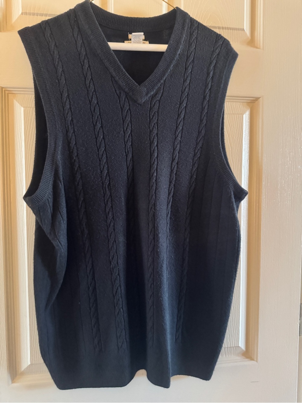 Dockers Men's Black Cable-Knit V-Neck Sweater Vest